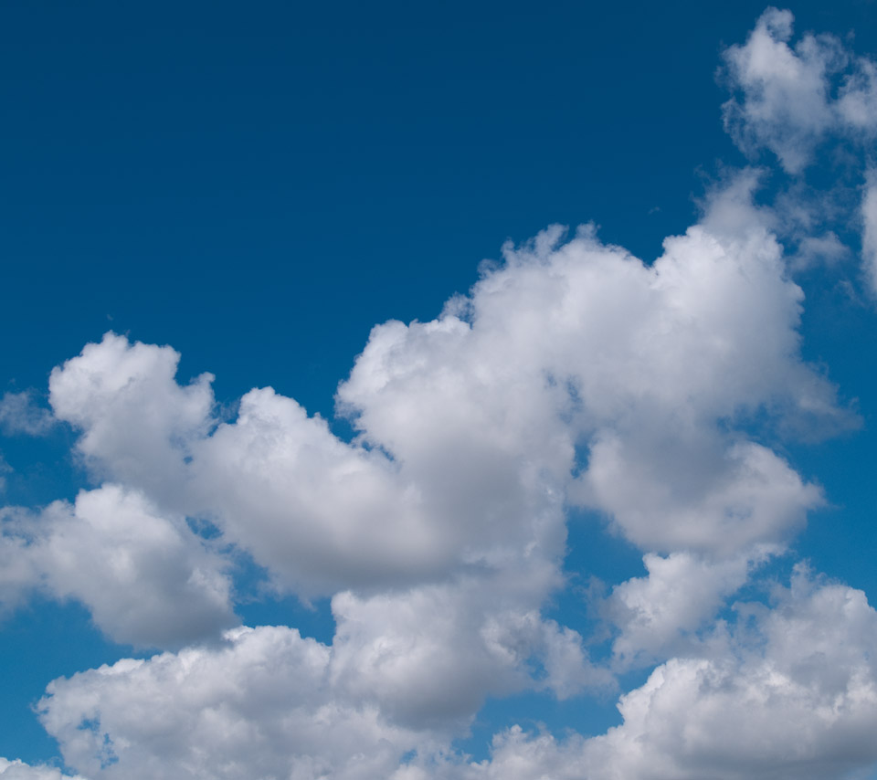 夏の雲のスマートフォン用待受け(壁紙)　画像サイズ960×854 Androidスマホ向け