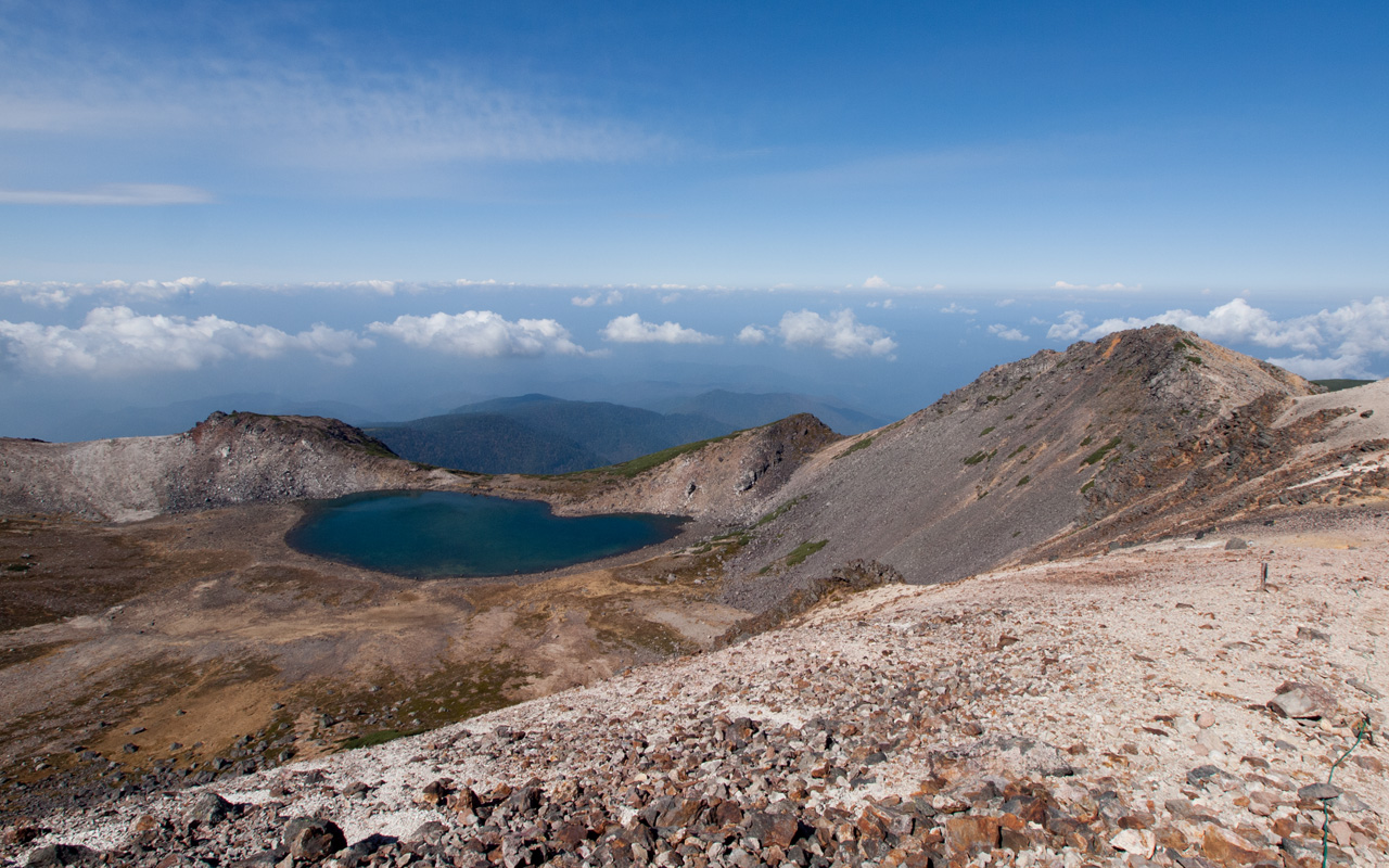 乗鞍岳山頂直下の権現池