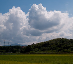 夏の雲 入道雲の壁紙 スマートフォン用の無料待受け